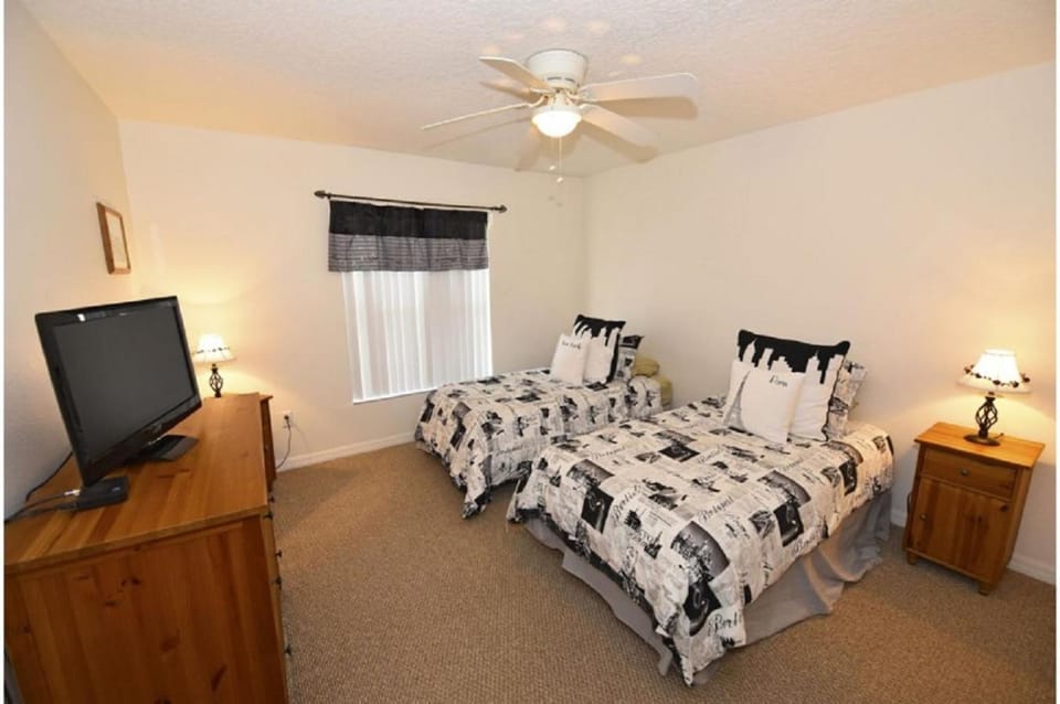 Four-Bedroom Pool Home Davenport House in Davenport