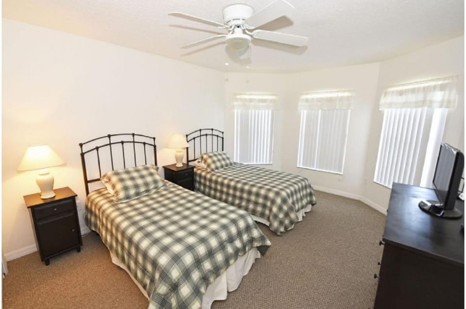 Four-Bedroom Pool Home Davenport House in Davenport