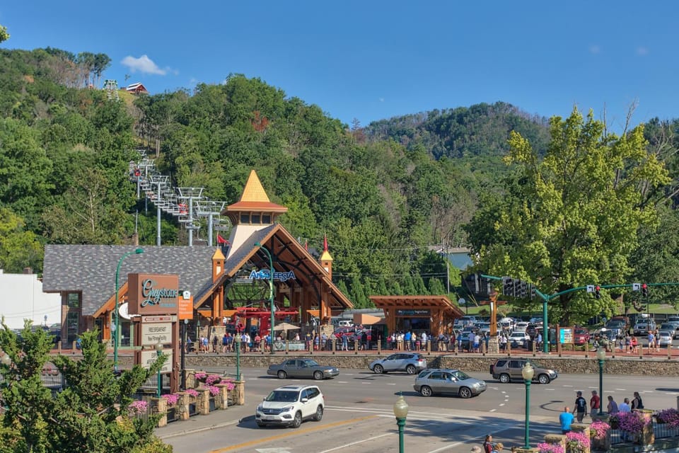 Rocky Top Ridge Views by American Patriot Getaways House in Gatlinburg