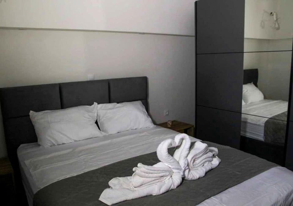 Bed, Bedroom, towels, wardrobe