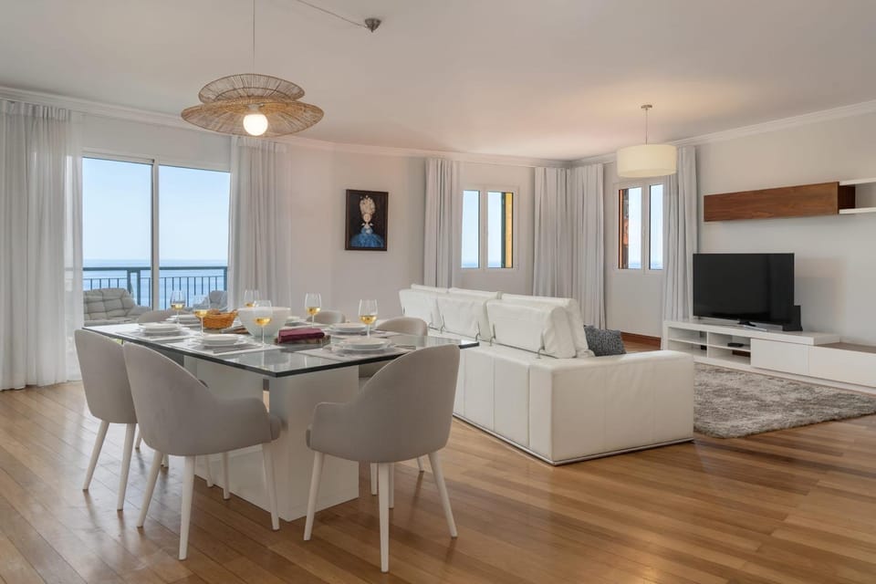 TV and multimedia, Living room, Seating area, Dining area