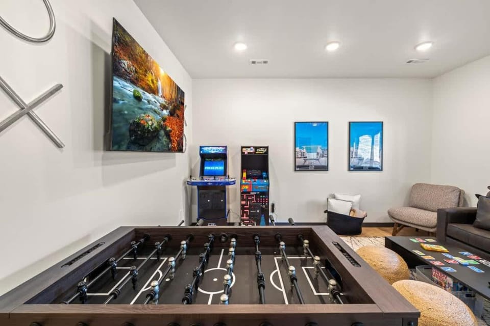Parkway Pool Retreat - Indoor Pool & Hot Tub House in Pigeon Forge