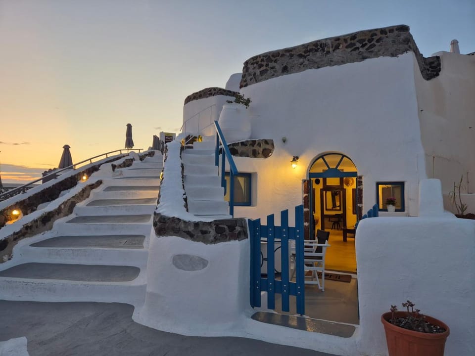 Kristy Cave House Villa in Oia