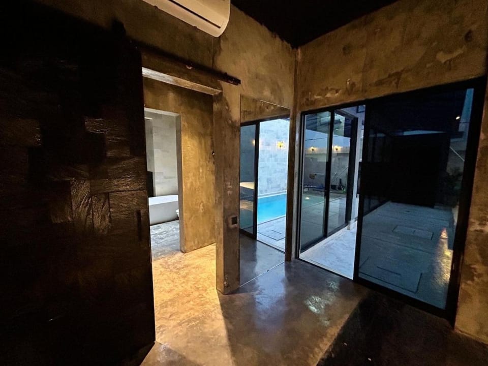 Photo of the whole room, air conditioner