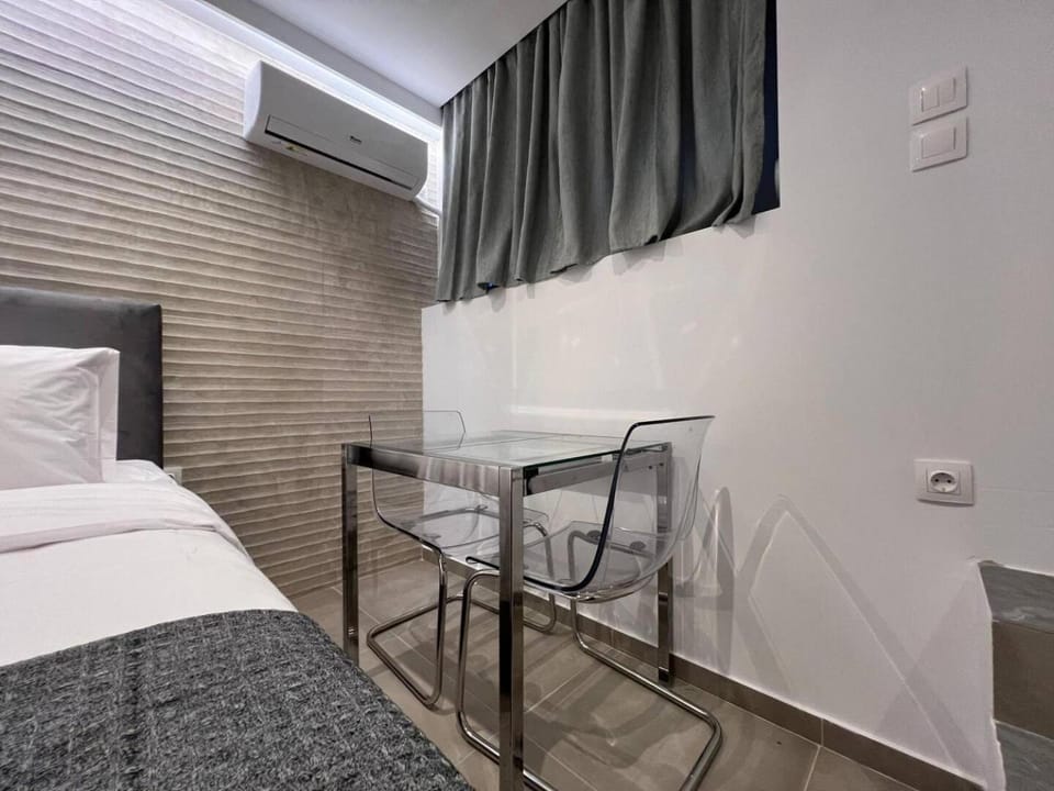 MetroSide & Concert Hall Studio by ΜΡS Apartment in Athens