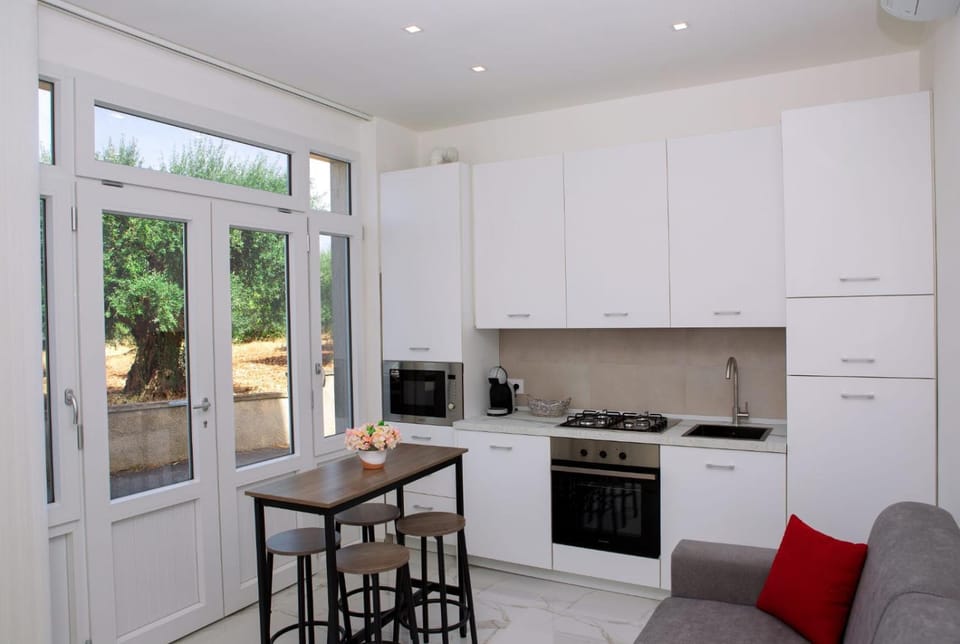 Property building, dishwasher, microwave, oven