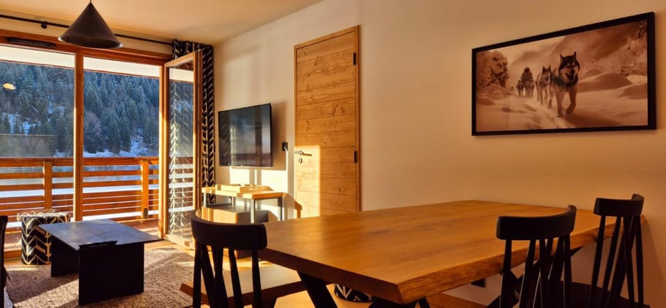 TV and multimedia, Living room, Dining area