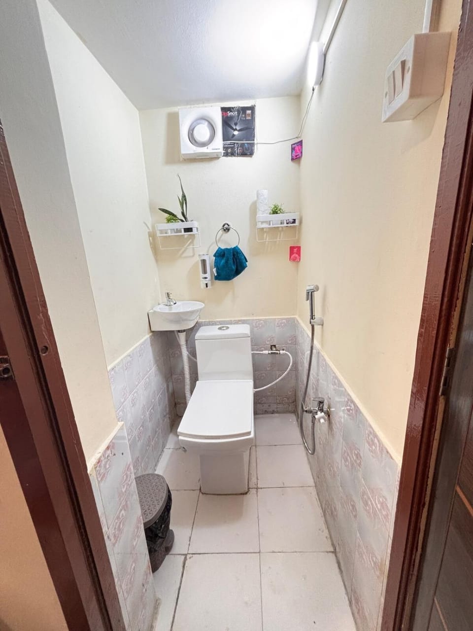 Toilet, Living room