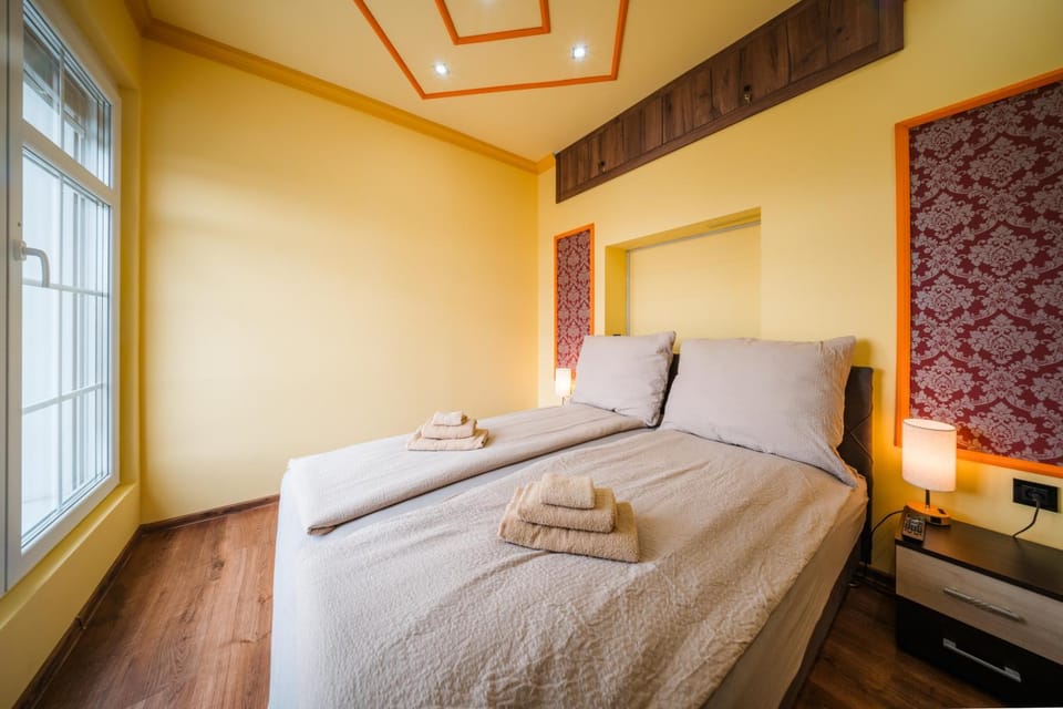 White House Apartman Miskolc, East Room Apartment in Hungary