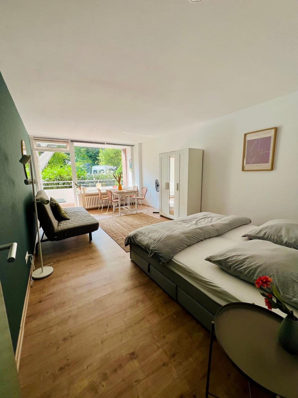 Living room, Photo of the whole room