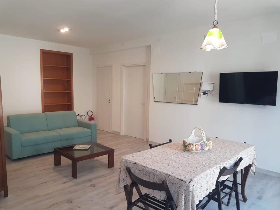 Communal lounge/ TV room, TV and multimedia, Seating area, Evening entertainment