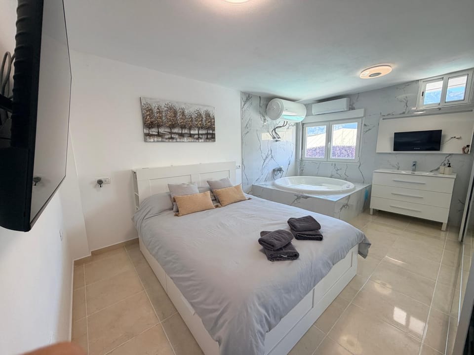 Lagoon Suits Apartment in La Palma