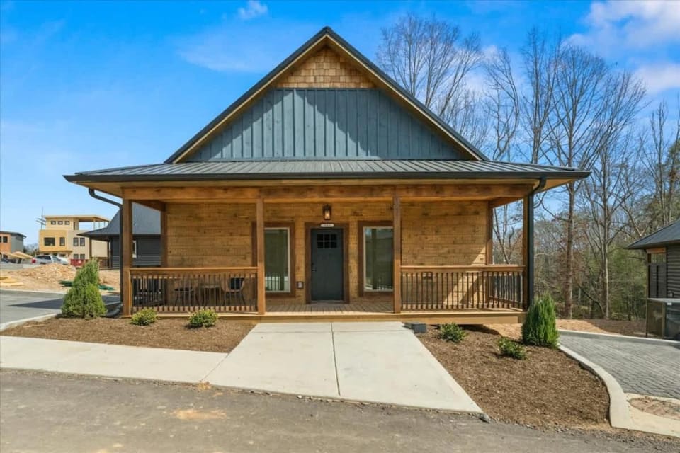 The Charlotte - Family Cabin Retreat Cabin in Pigeon Forge