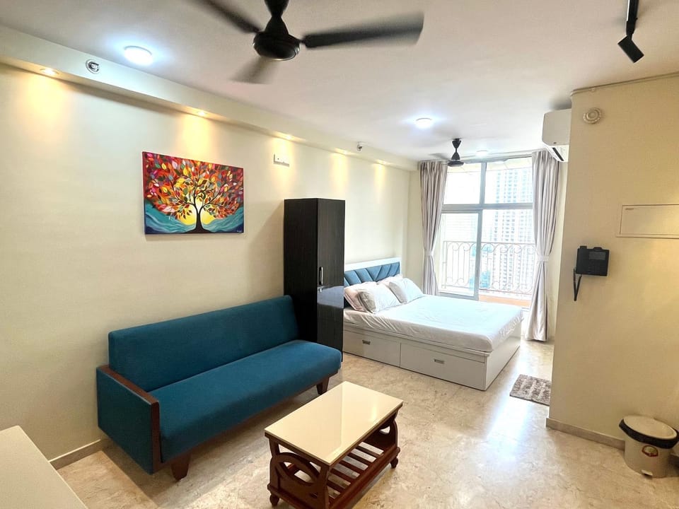 Bed, TV and multimedia, Living room, Photo of the whole room, Seating area, Bedroom