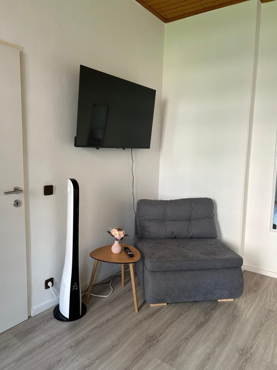 Communal lounge/ TV room, TV and multimedia, Living room, Seating area, Evening entertainment