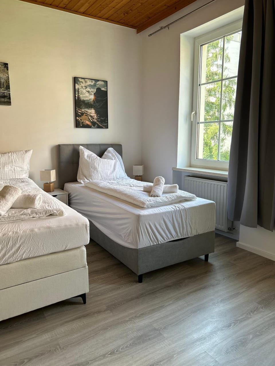 Bed, Photo of the whole room, Bedroom, towels