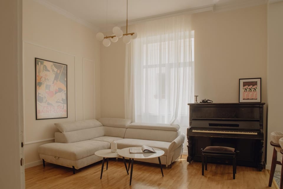 Living room, Seating area