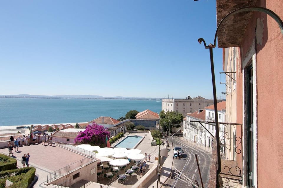 Nearby landmark, Neighbourhood, Natural landscape, View (from property/room), Balcony/Terrace, City view, Sea view, Location