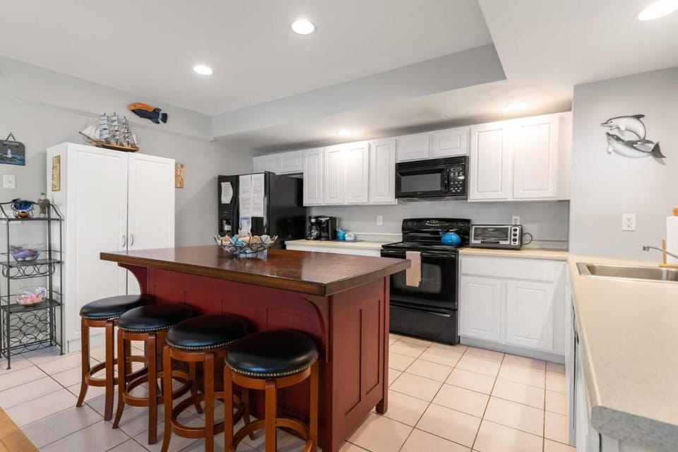 Stay Steps from Beach with Pool AC Parking House in Hampton Beach