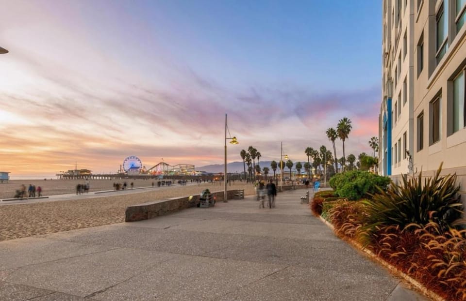Property building, Nearby landmark, Neighbourhood, Beach, Sea view, Sunset