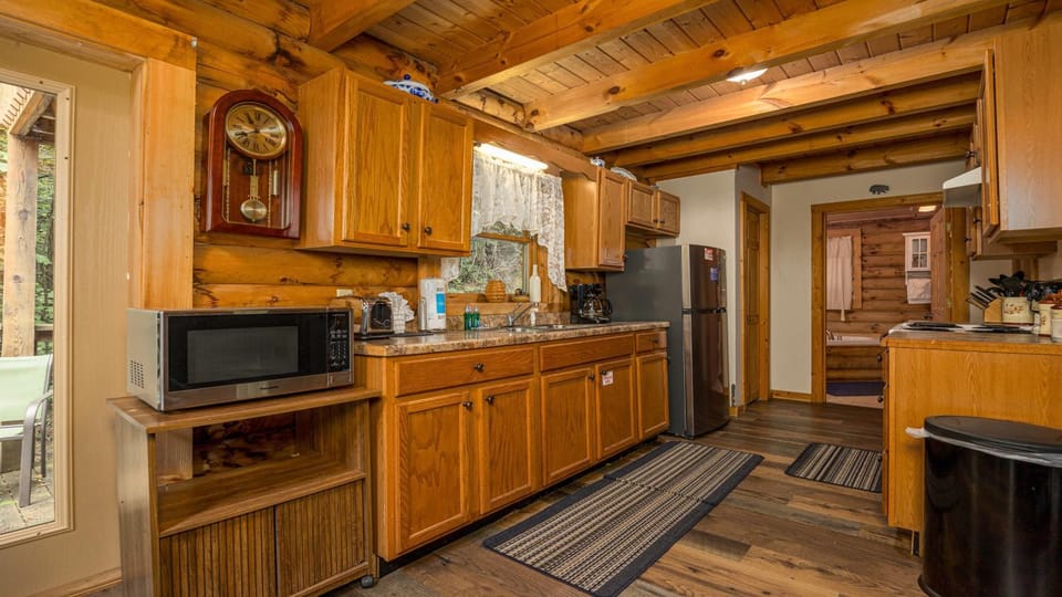 Sierras Mountain Retreat by American Patriot Getaways House in Sevier County