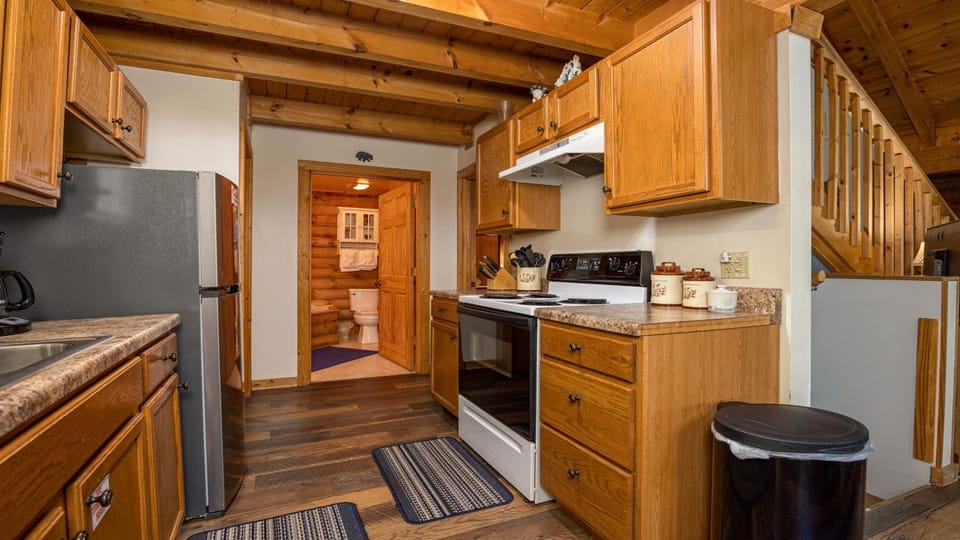 Sierras Mountain Retreat by American Patriot Getaways House in Sevier County