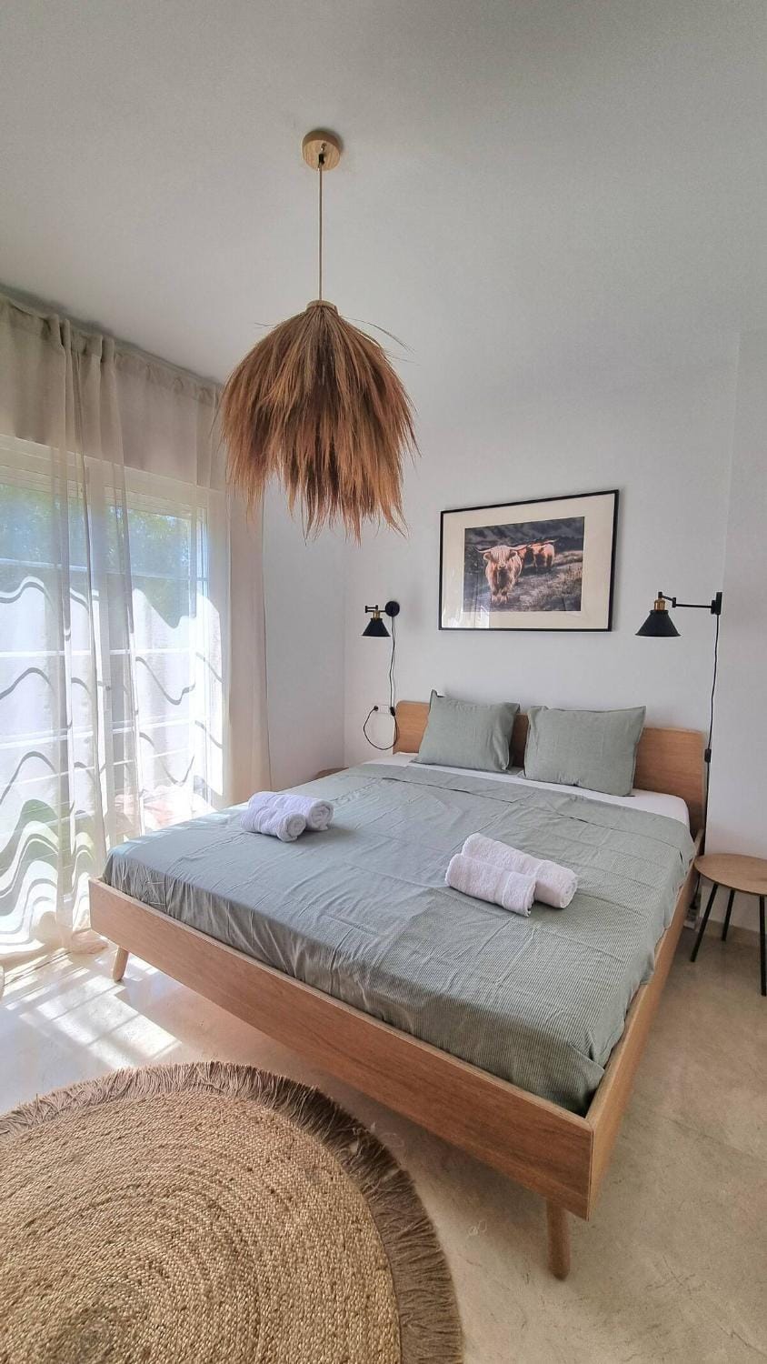 3-bedroom HOUSE with a private sunny garden and community pool in Marbella near Puerto Banús House in Marbella