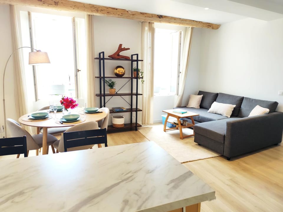 Living room, Seating area, Dining area