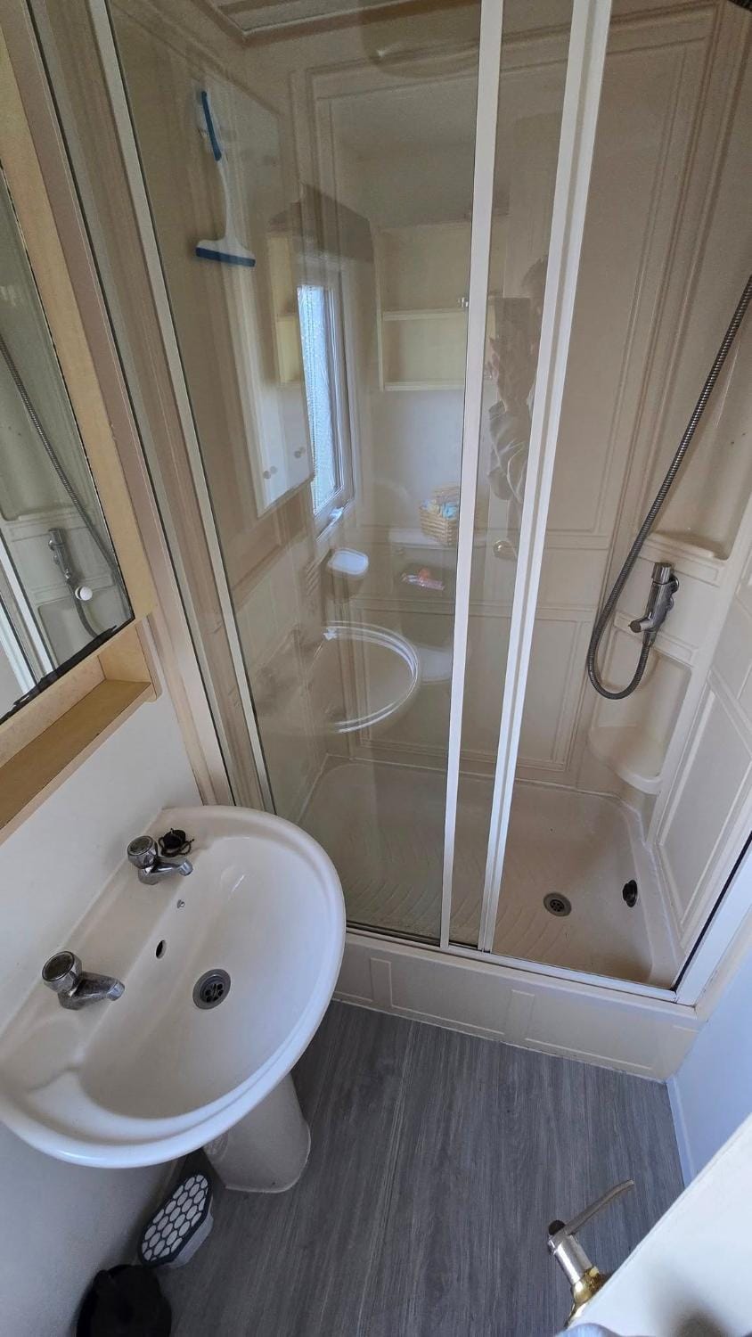 Cozy Family Caravan Skegness Holiday Park Campground/ 
RV Resort in Skegness