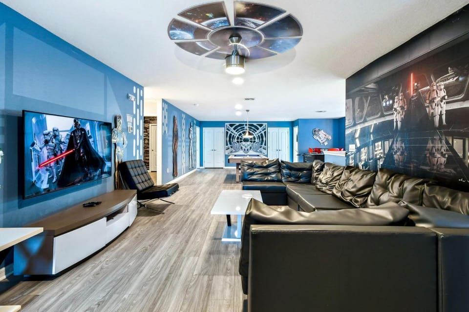 TV and multimedia, Living room, Seating area, Evening entertainment