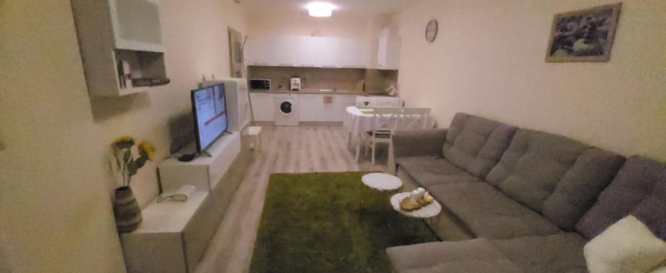 Communal lounge/ TV room, TV and multimedia, Kitchen or kitchenette, Dining area