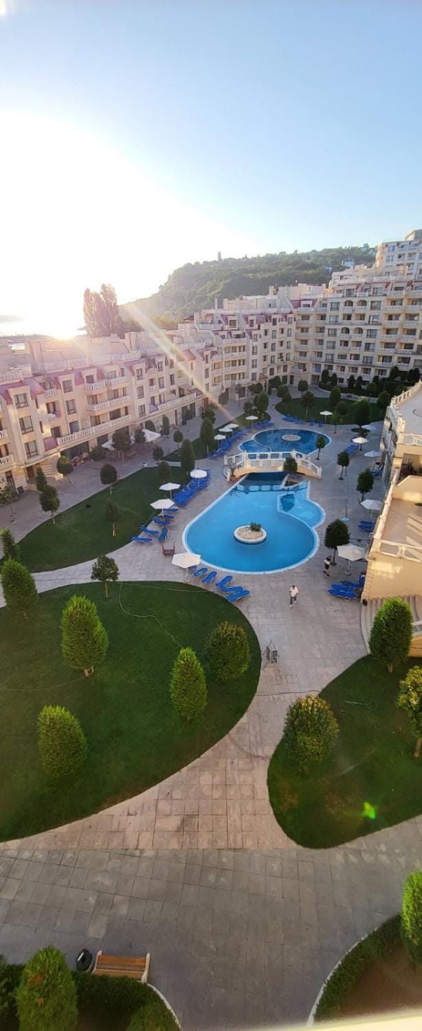 Pool view, Sea view