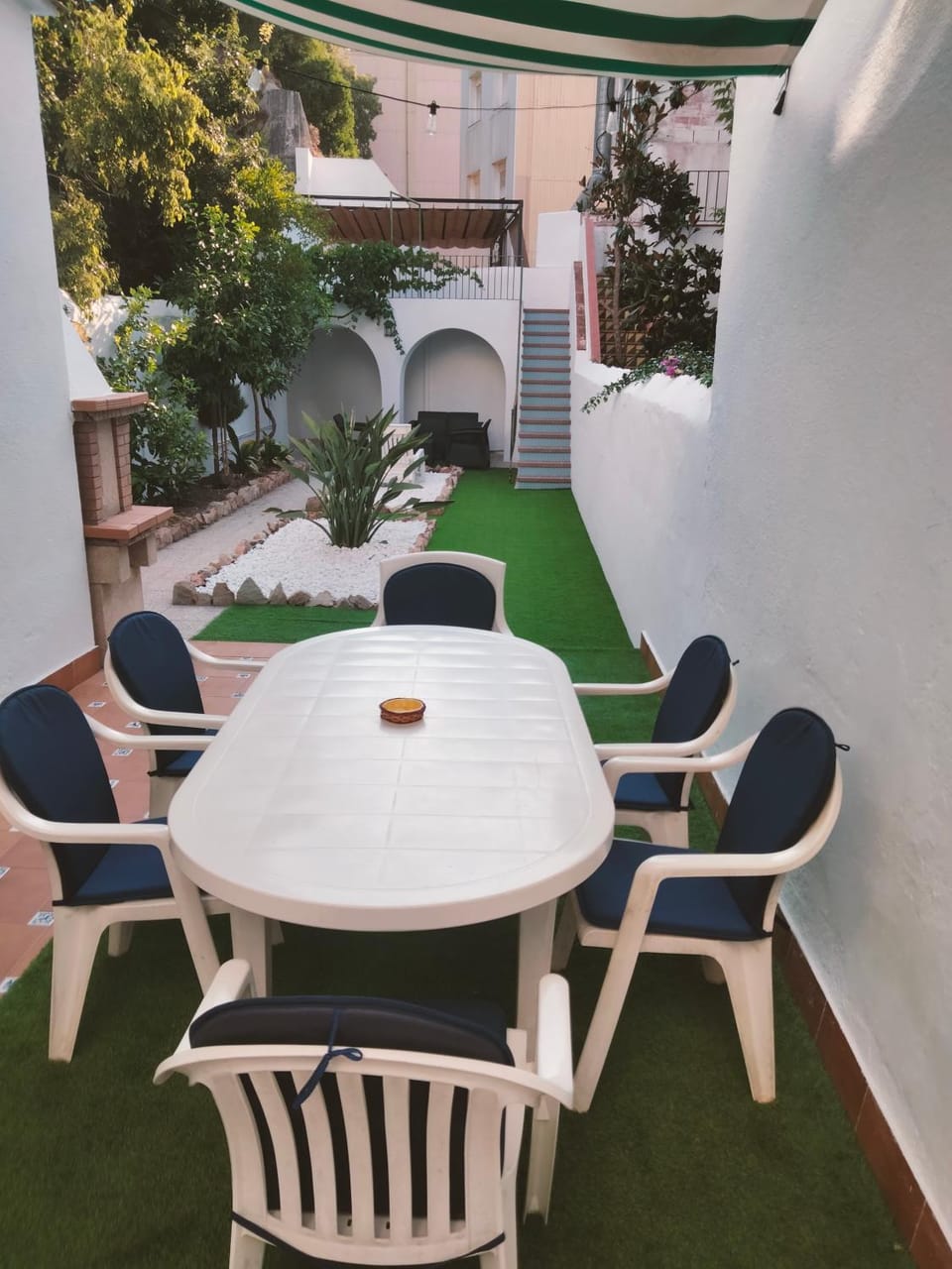 Patio, Off site, Garden, Dining area, Garden view
