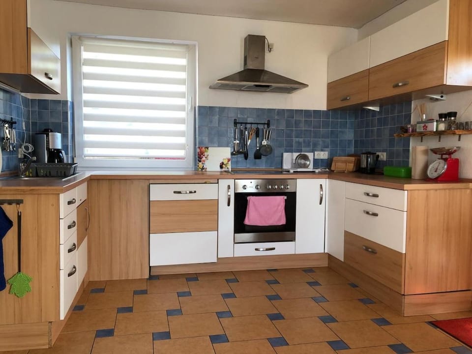 Kitchen or kitchenette, dishwasher, pet friendly, stove, toaster