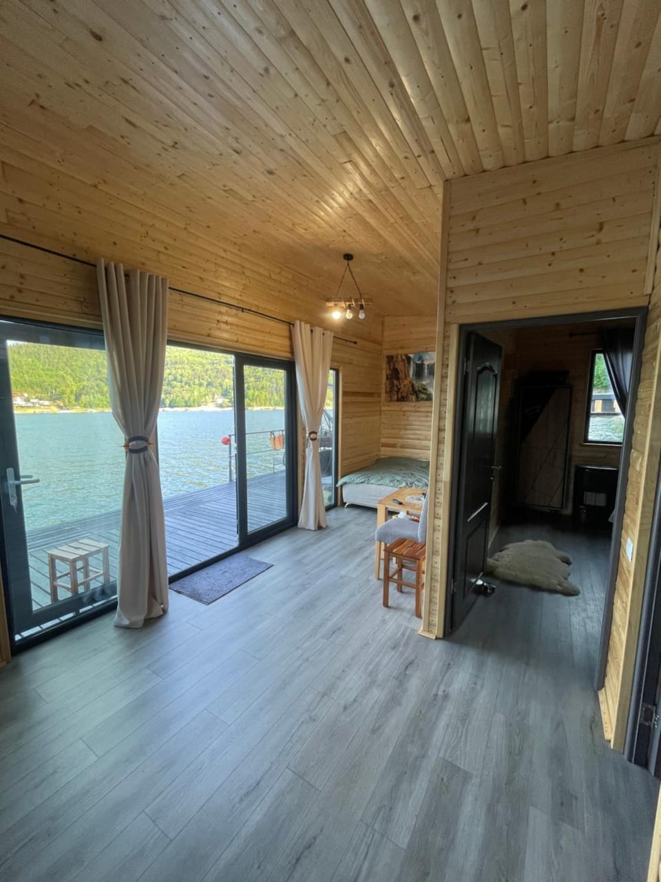 Maya Lake House Ponton Bicaz House in Romania