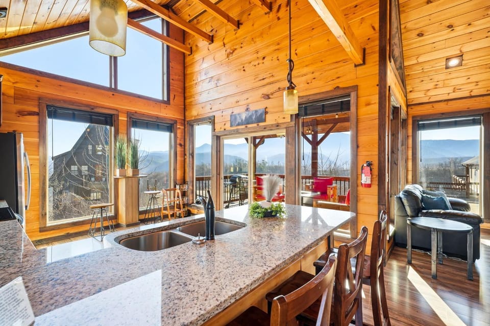 Bearfoot Ridge Hot Tub Game Room MTN Views House in Gatlinburg