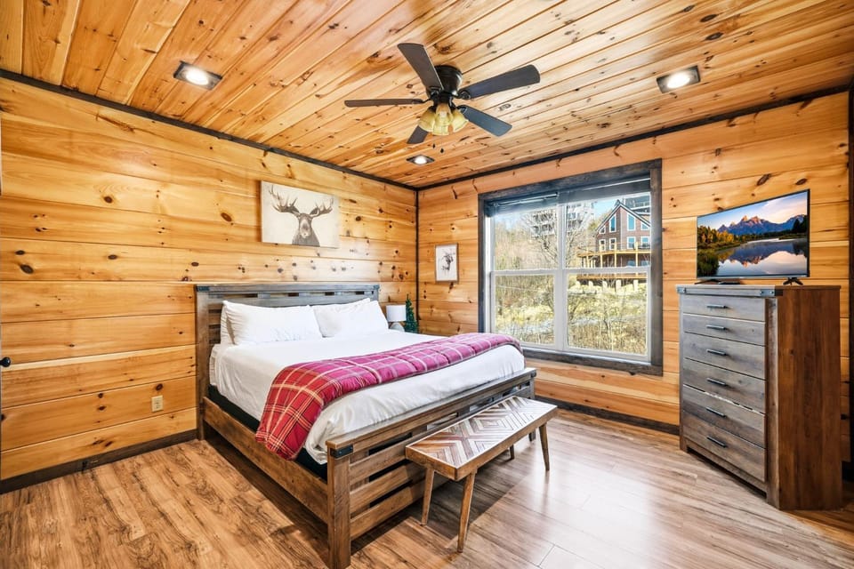 Bearfoot Ridge Hot Tub Game Room MTN Views House in Gatlinburg