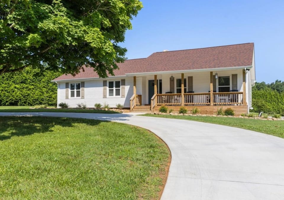 Dockside Dreams Best Game and Movie Room at the Lake House in Tennessee