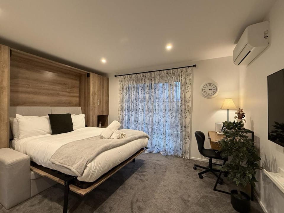 Cozy Studio with Backyard in Wilmer Street Apartment in Christchurch