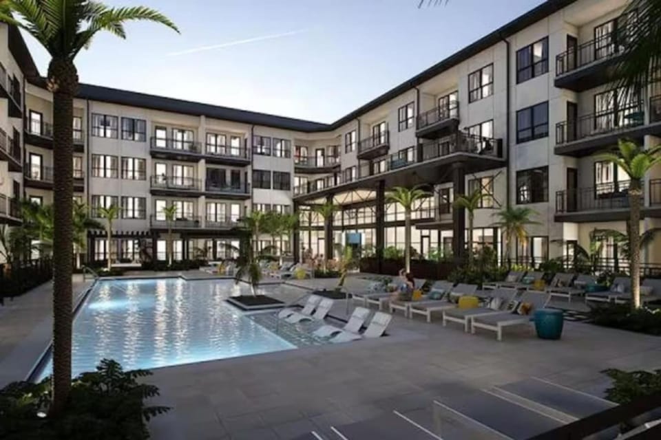 Property building, Day, Pool view, Swimming pool, sunbed