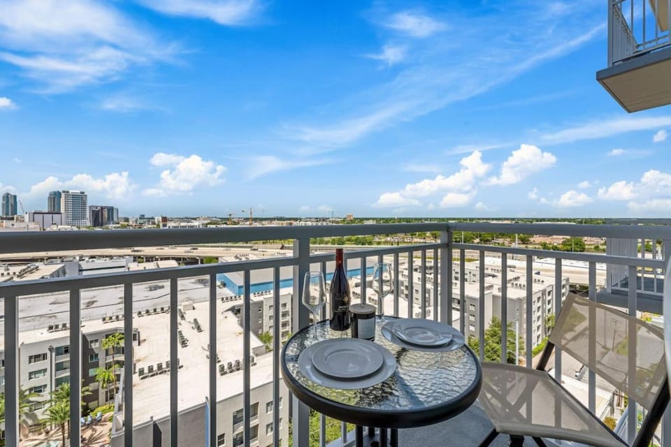 Day, View (from property/room), Balcony/Terrace, City view