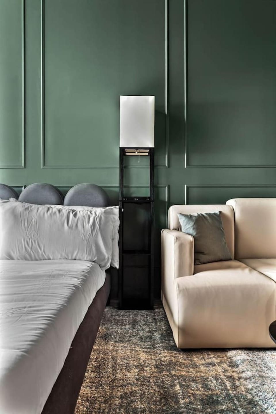 Bed, Seating area