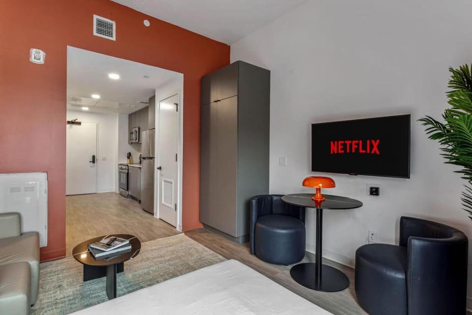 Bed, TV and multimedia, Photo of the whole room, Seating area