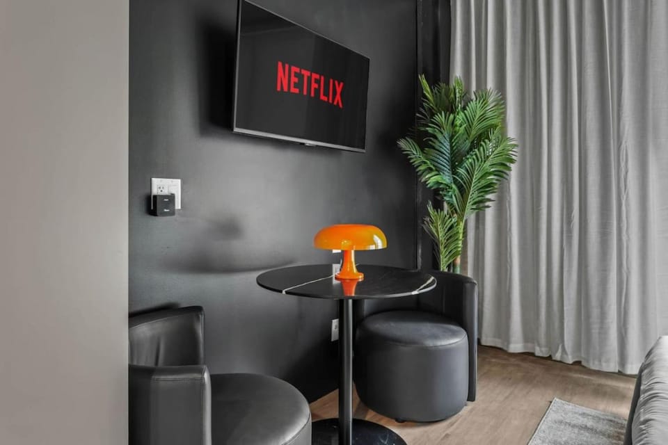 TV and multimedia, Seating area