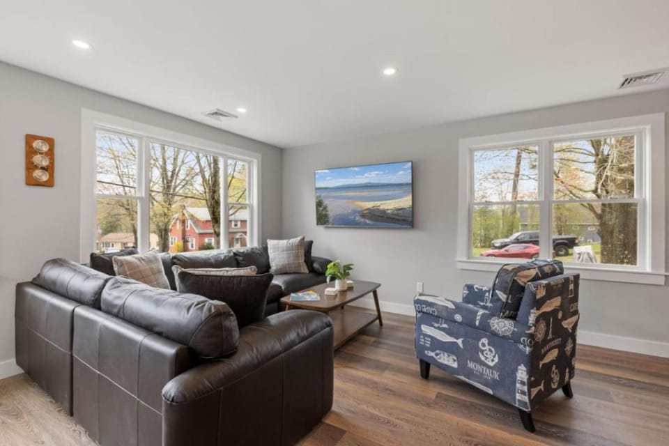 Lake Winnipesaukee Year-Round Adventure Retreat House in Gilford