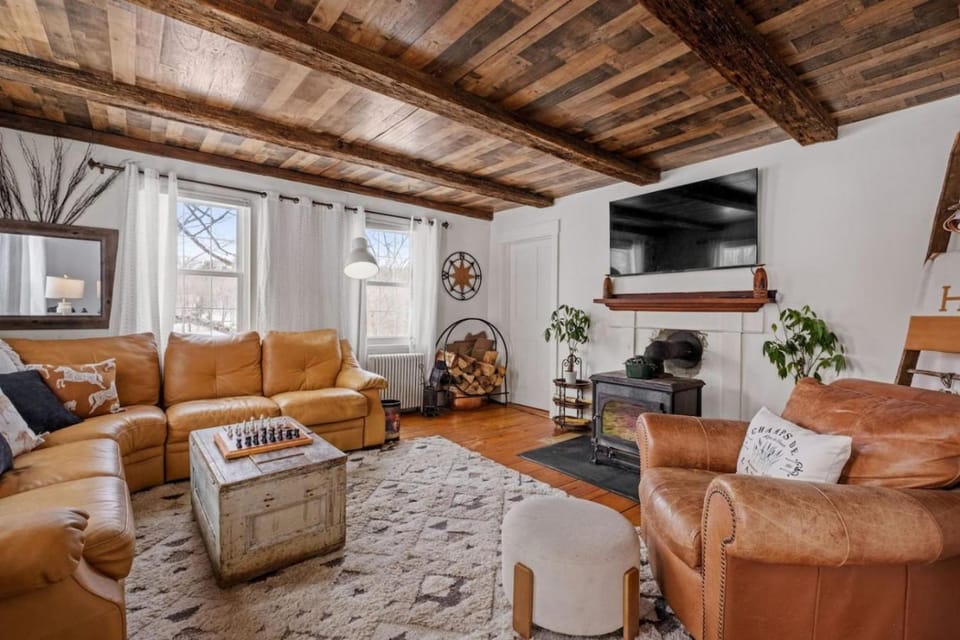 A Lakes Region Farm stay | Luxe Bath, Animals Farm Stay in Belmont