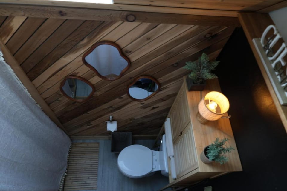 Tiny Home on a Horse Farm Apartment in Belmont