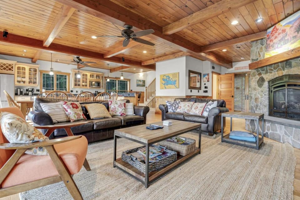 Luxury Lakeview Retreat Game Room Winni House in Gilford