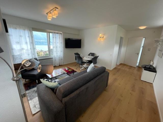 Communal lounge/ TV room, Lake view