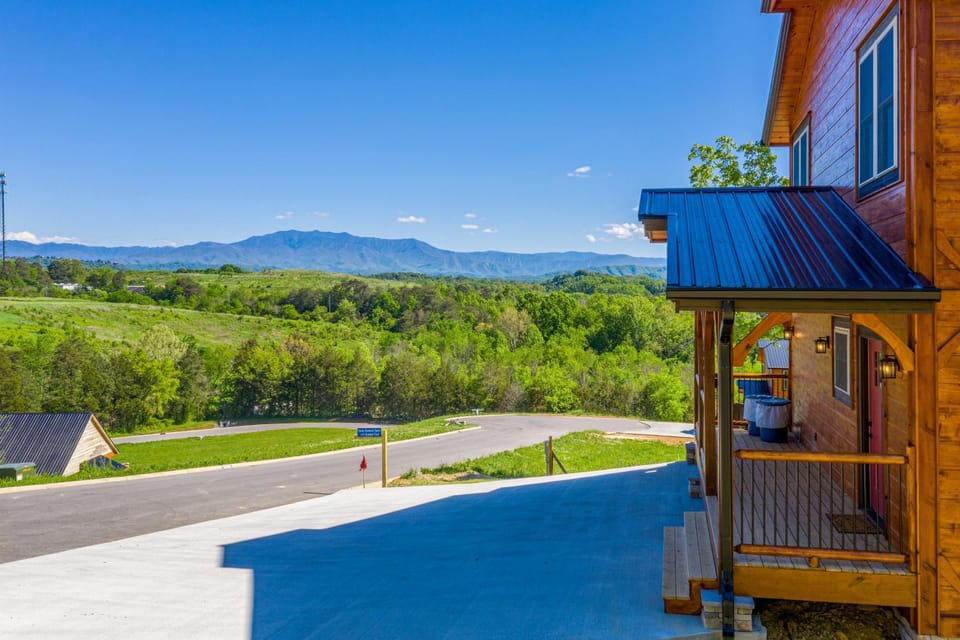 Smoky Mountain Chalet by American Patriot Getaways House in Sevierville